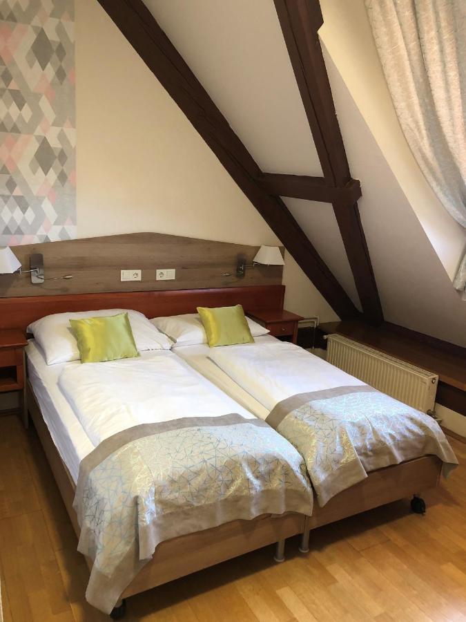 Gizella Hotel And Restaurant Veszprem Ngoại thất bức ảnh